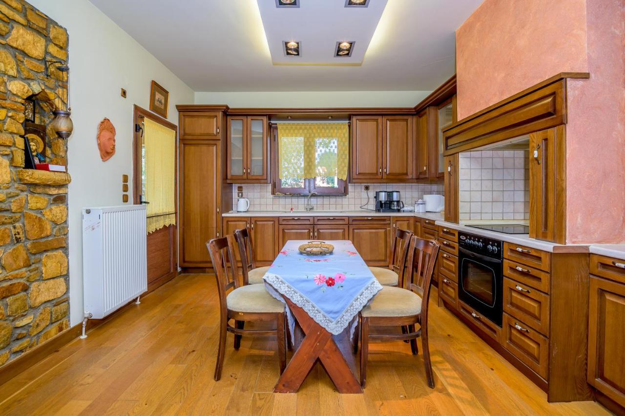 Luxurious Villa With Gorgeous View And Bbq อเล็กซานโดรโพลิส ภายนอก รูปภาพ